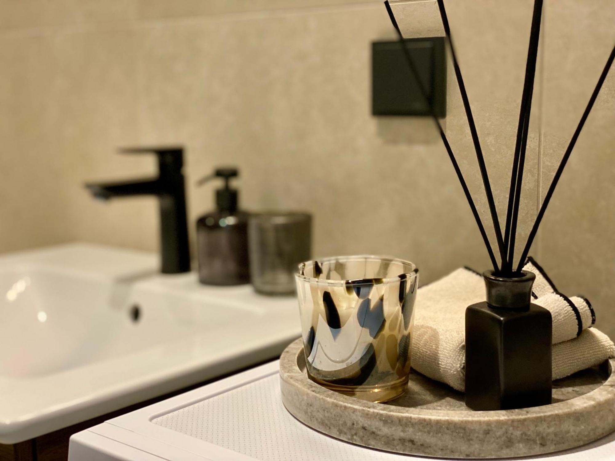 Elegance Apartment - City Centre Free Parking تالين المظهر الخارجي الصورة